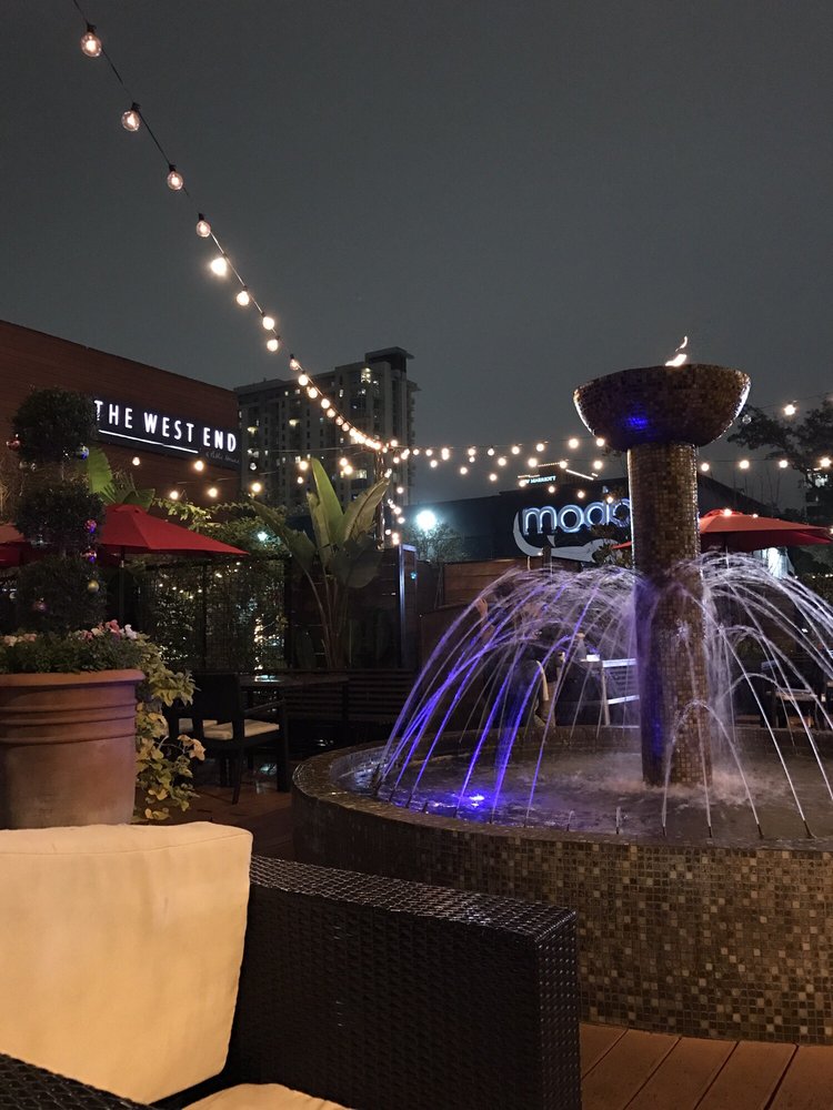 The West End - A Public House | restaurant | 5320 Westheimer Rd, Houston, TX 77056, USA | 7135900616 OR +1 713-590-0616