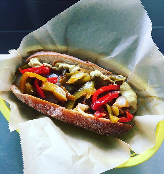 Rosamunde Sausage Grill | restaurant | 911 Washington St, Oakland, CA 94607, USA | 5103383108 OR +1 510-338-3108