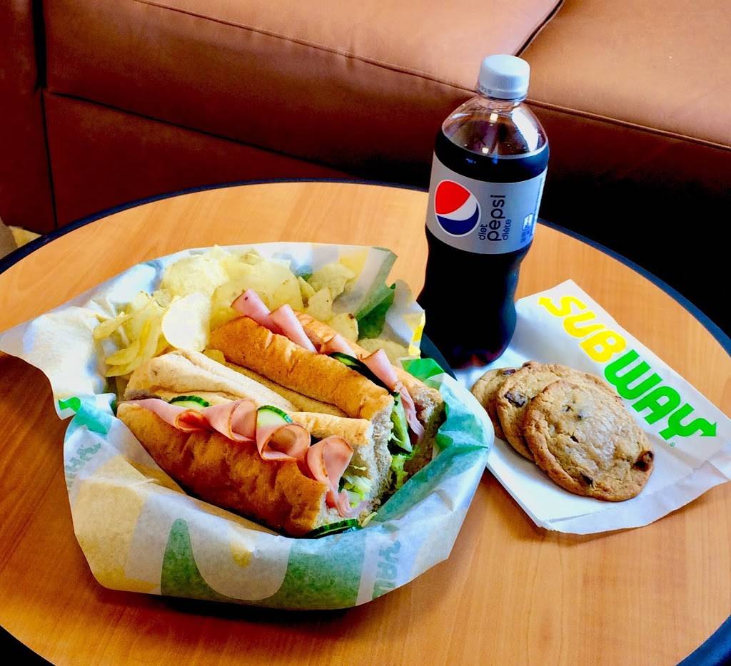 Restaurant SUBWAY | restaurant | 1005 Chemin de Masson, Gatineau, QC J8M 1R4, Canada | 8199866116 OR +1 819-986-6116
