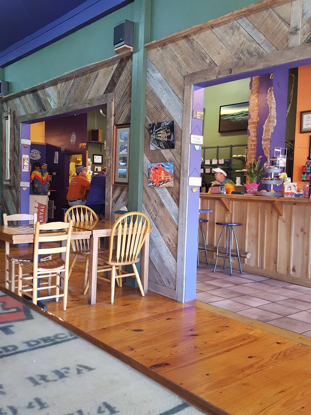 Mountain Perks | meal takeaway | 9 Depot St, Bryson City, NC 28713, USA | 8284889561 OR +1 828-488-9561