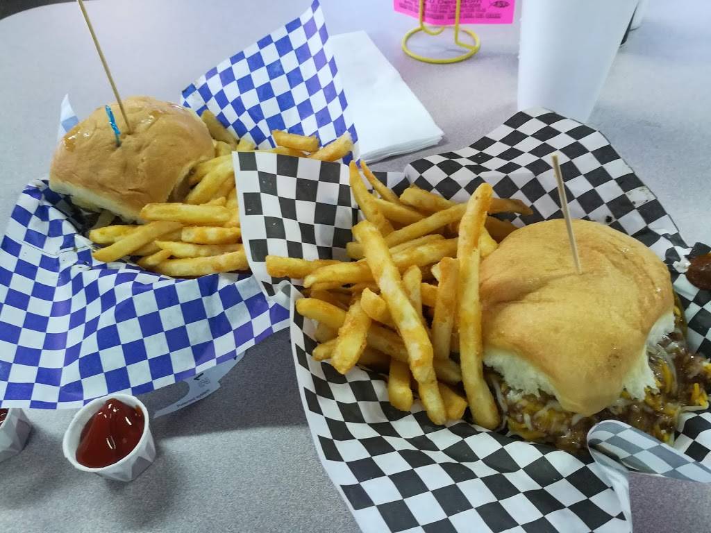 McKenzies Burger Garage | restaurant | 206 NW Dearborn Ave, Lawton, OK 73507, USA | 5803532025 OR +1 580-353-2025