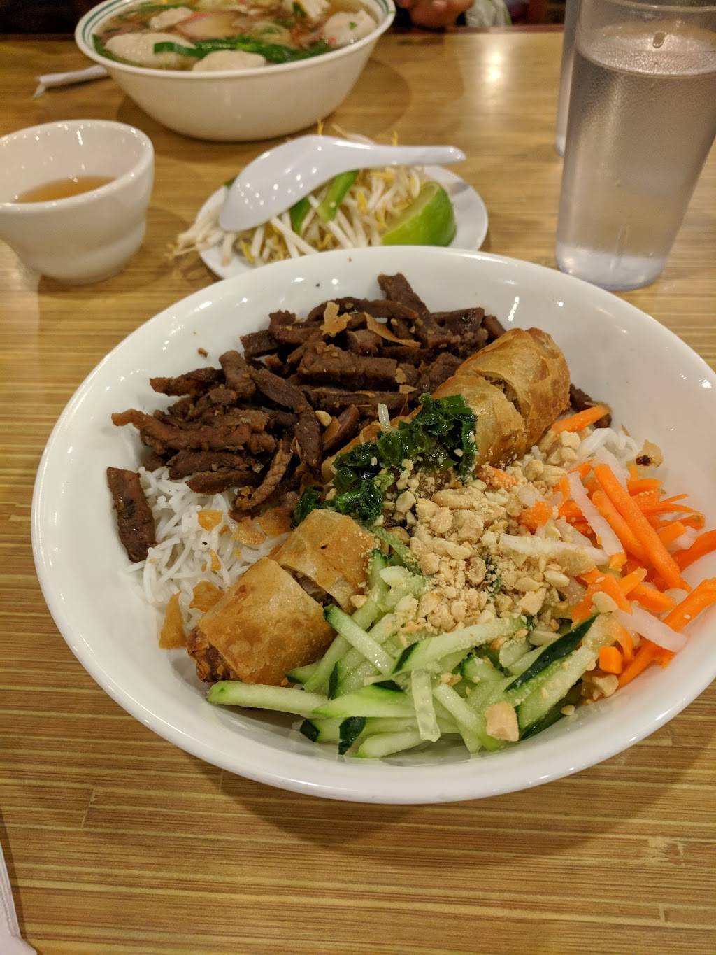 Quang Restaurant | restaurant | 2719 Nicollet Ave, Minneapolis, MN 55408, USA | 6128704739 OR +1 612-870-4739