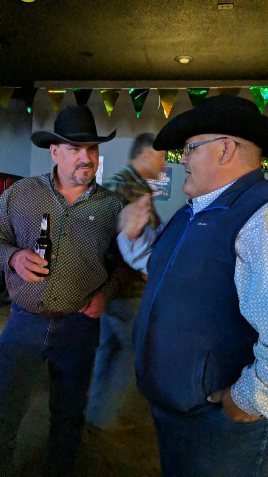 Browns Bar & Grill, Inc. | restaurant | 5020 19 1/2 Ave, Riverdale, CA 93656, USA | 5599231222 OR +1 559-923-1222