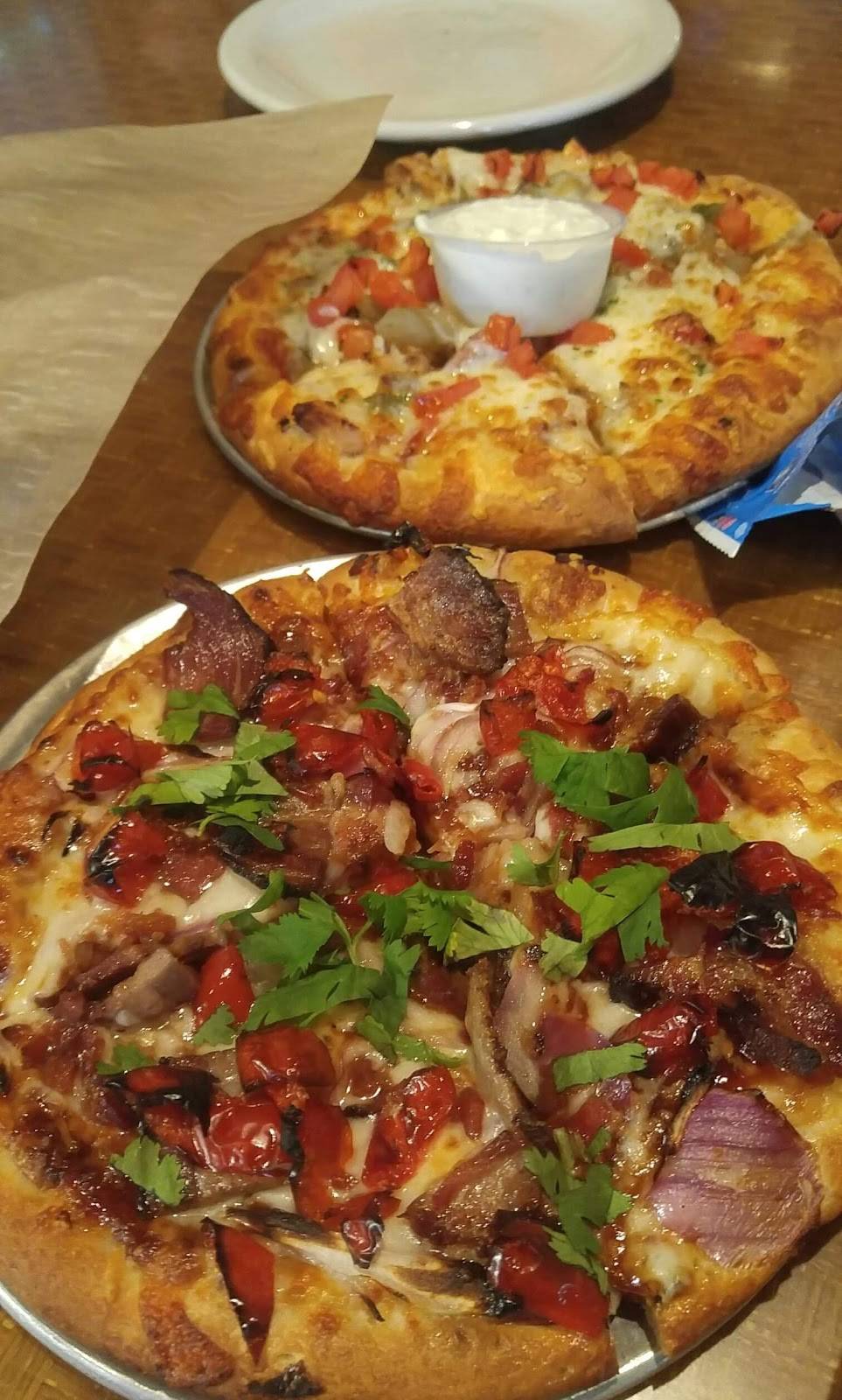 Boombozz Taphouse | restaurant | 1315 Herr Ln, Louisville, KY 40222, USA | 5023940000 OR +1 502-394-0000