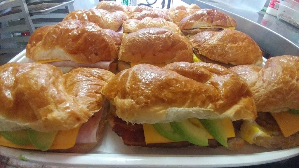 Donut World | restaurant | 2567 Gessner Rd, Houston, TX 77080, USA | 7134609459 OR +1 713-460-9459