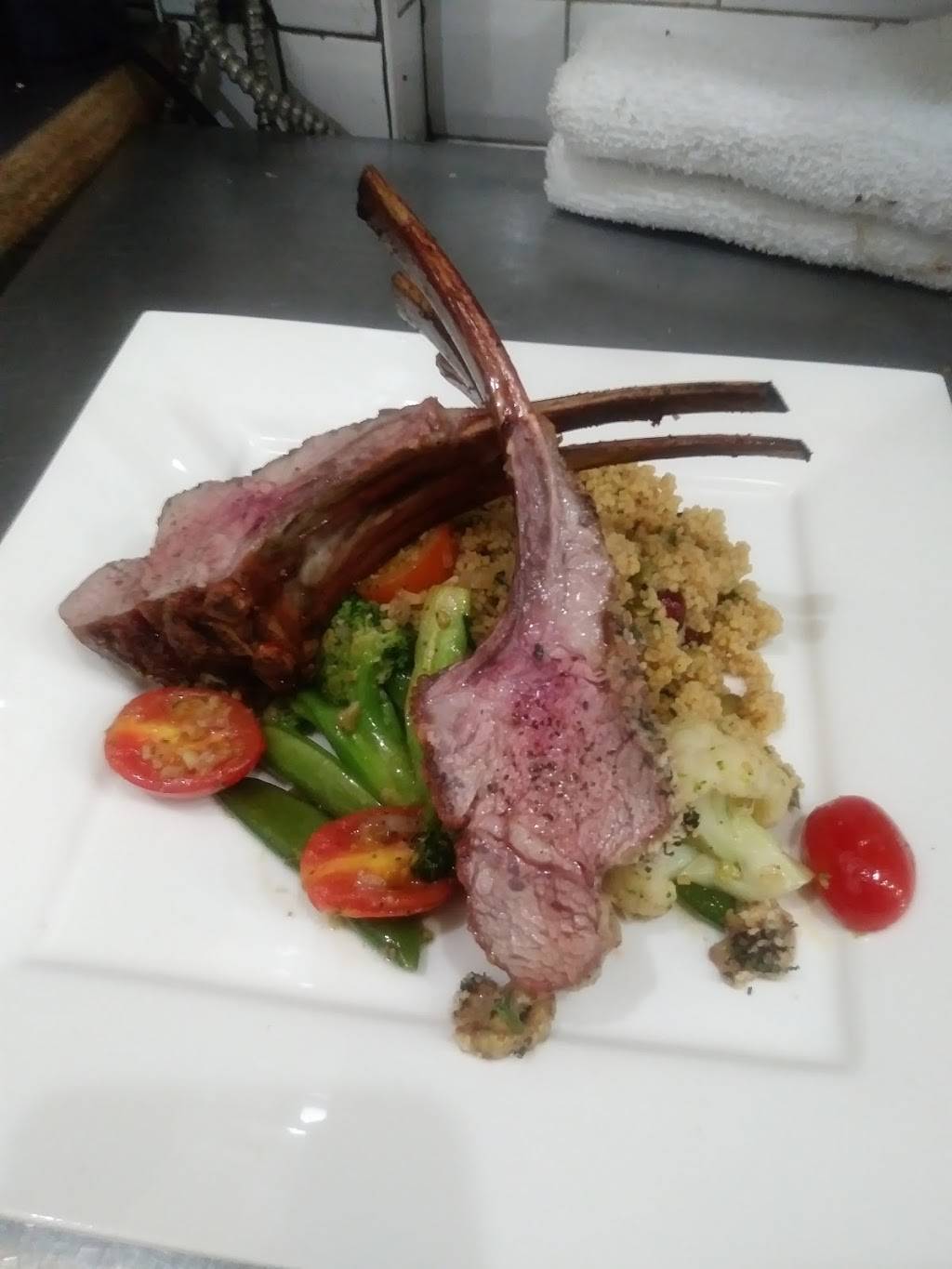 1840 Social | restaurant | 1840 Wyandotte St E, Windsor, ON N8Y 1E3, Canada | 5199828822 OR +1 519-982-8822