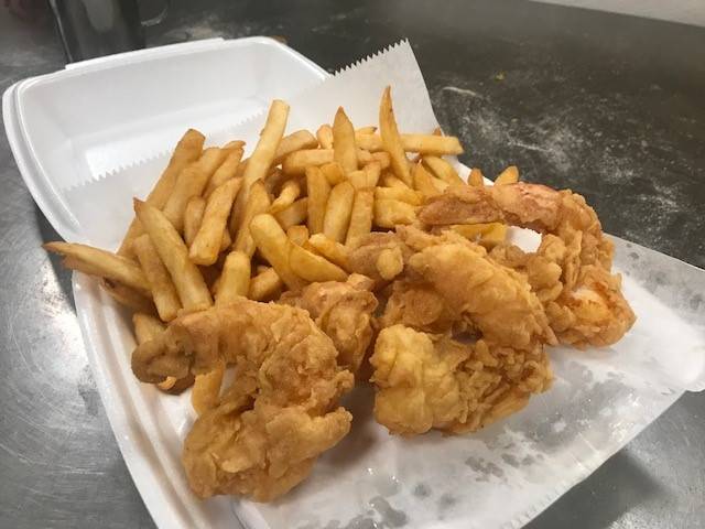 Golden’s Fish & Chicken LLC | restaurant | 5868 E 71st St Suite D, Indianapolis, IN 46220, USA | 3174368186 OR +1 317-436-8186