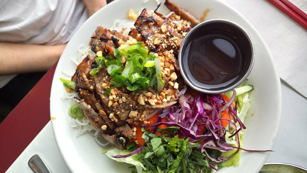 Pho Lien | restaurant | 5703B Chemin de la Côte-des-Neiges, Montréal, QC H3S 1Y7, Canada | 5147356949 OR +1 514-735-6949