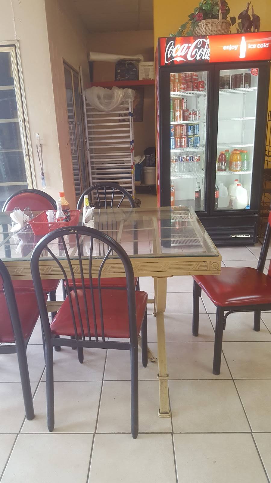 Panaderia y Taqueria Castillo | restaurant | 511 W Mt Houston Rd, Houston, TX 77037, USA | 3462077572 OR +1 346-207-7572