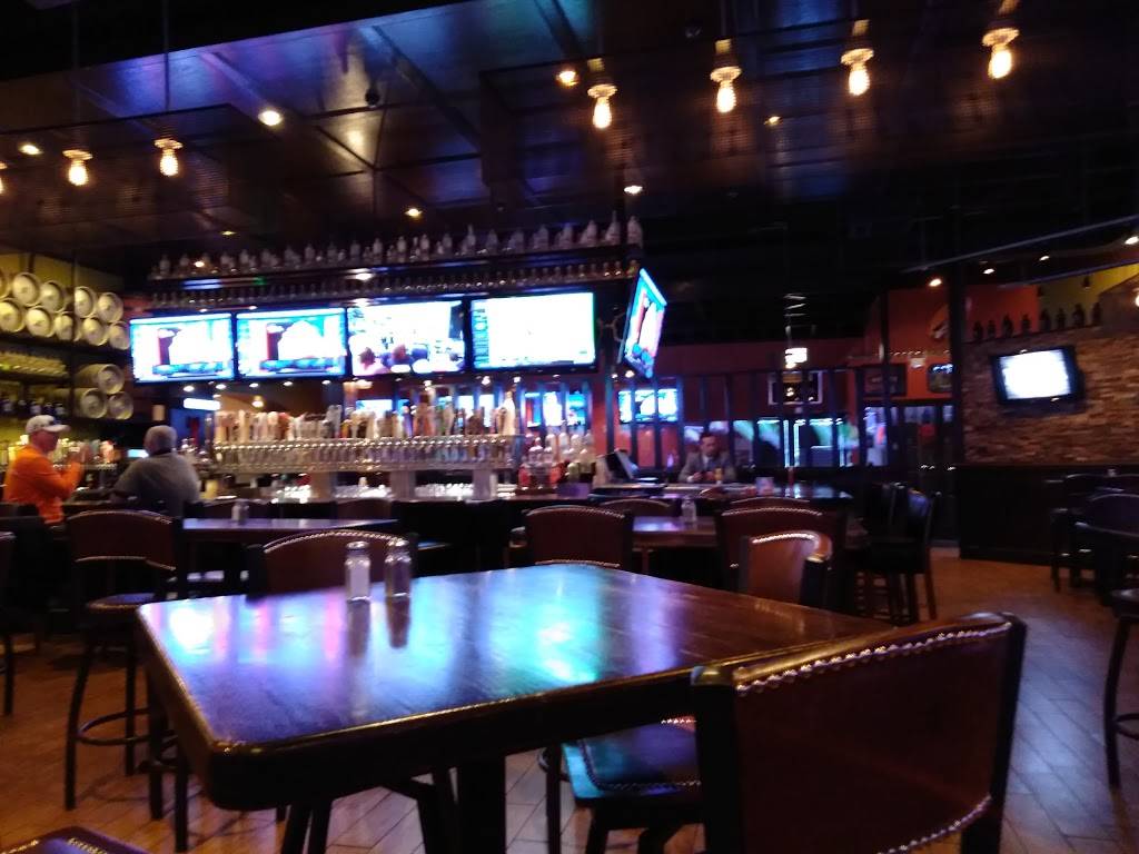 Bulldog Ale House | restaurant | 394 E Irving Park Rd, Roselle, IL 60172, USA | 6305290333 OR +1 630-529-0333