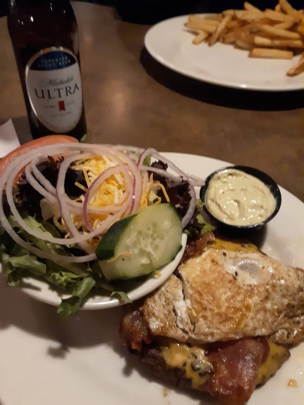 Graystone Ale House | restaurant | 4020, 4020, 3711 Monroe Rd, De Pere, WI 54115, USA | 9203472727 OR +1 920-347-2727