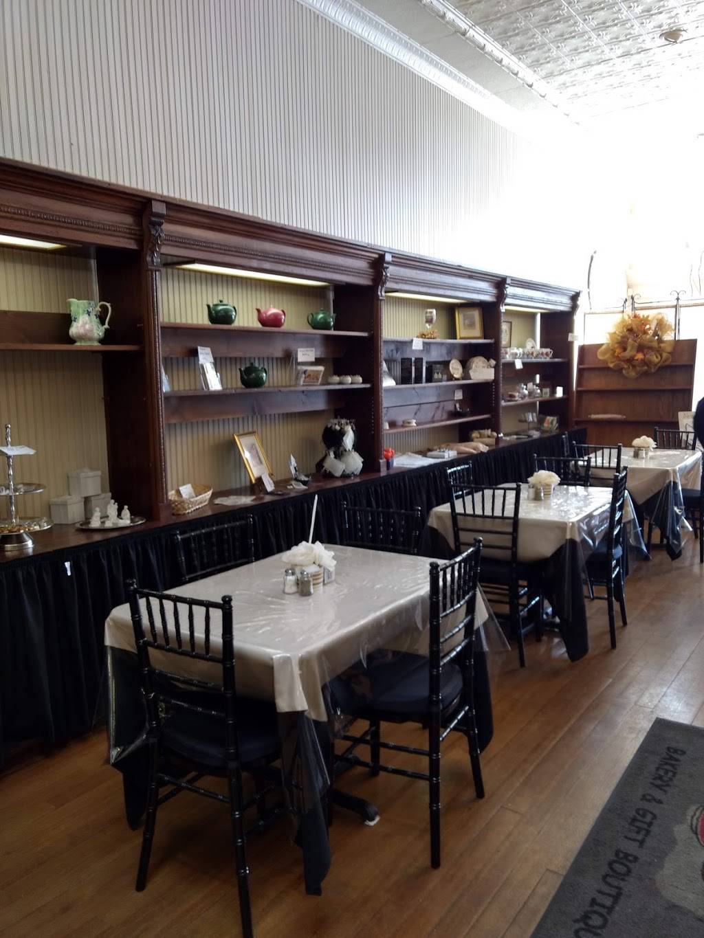 Sweetest Thing Tea Room | restaurant | 216 Market St W, Athens, AL 35611, USA | 2562325042 OR +1 256-232-5042