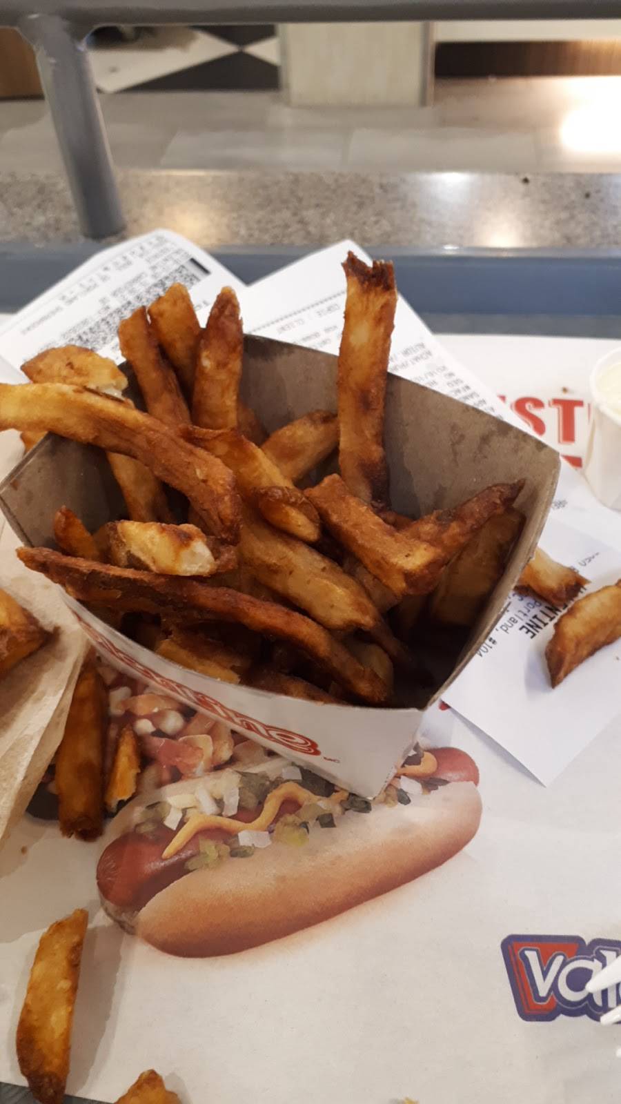 Valentine | restaurant | 3050 Boul de Portland, Sherbrooke, QC J1L 1K1, Canada | 8197910711 OR +1 819-791-0711