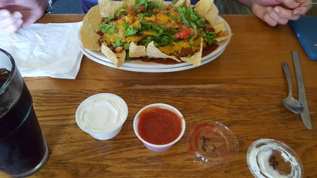 McKennas Village Restaurant | restaurant | 321 N Lincoln Ave, Lakeview, MI 48850, USA | 9893529918 OR +1 989-352-9918