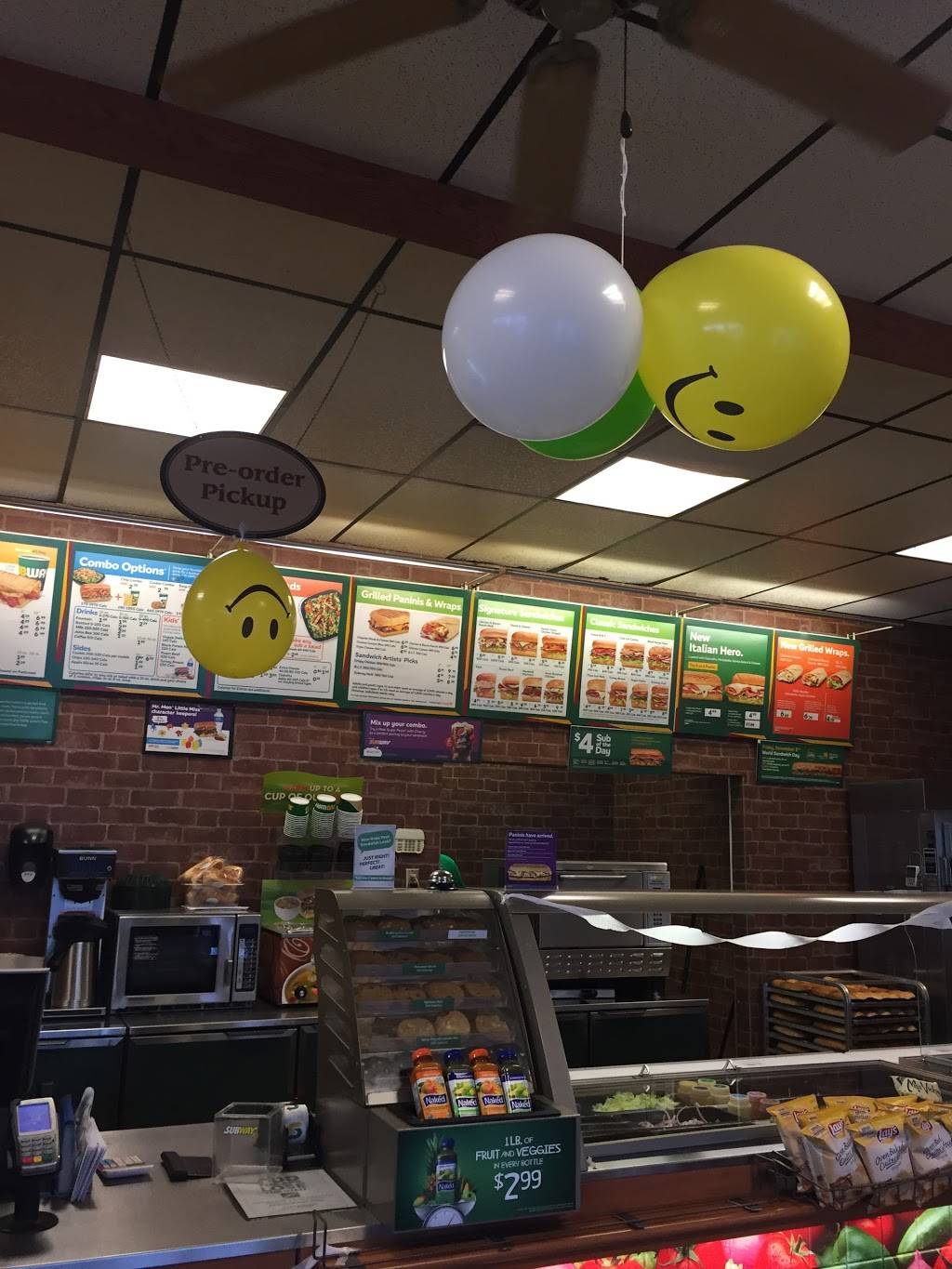 Subway | meal takeaway | 448 Welland Ave, St. Catharines, ON L2M 5V3, Canada | 9052288857 OR +1 905-228-8857