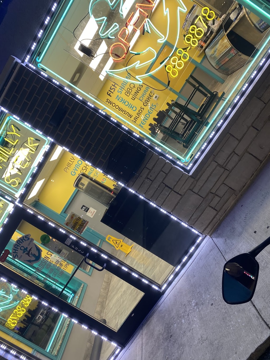 Sharks Fish & Chicken | restaurant | 100 Madison St, Maywood, IL 60153, USA | 7088888878 OR +1 708-888-8878