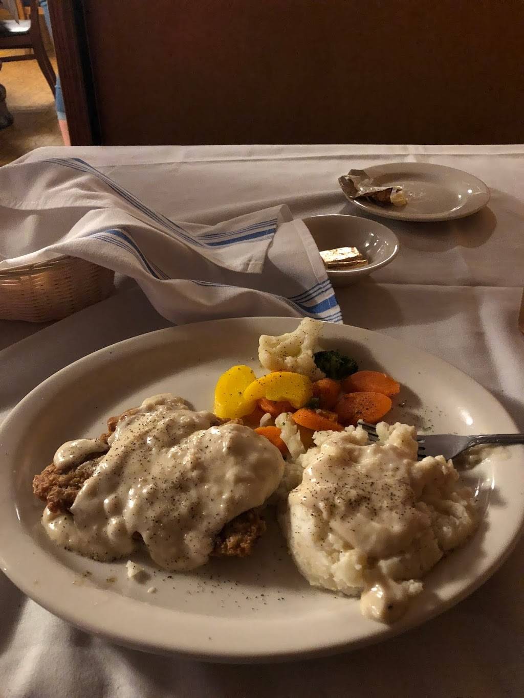 The Log Cabin | restaurant | 64 E Sierra Ave, Portola, CA 96122, USA | 5308329616 OR +1 530-832-9616