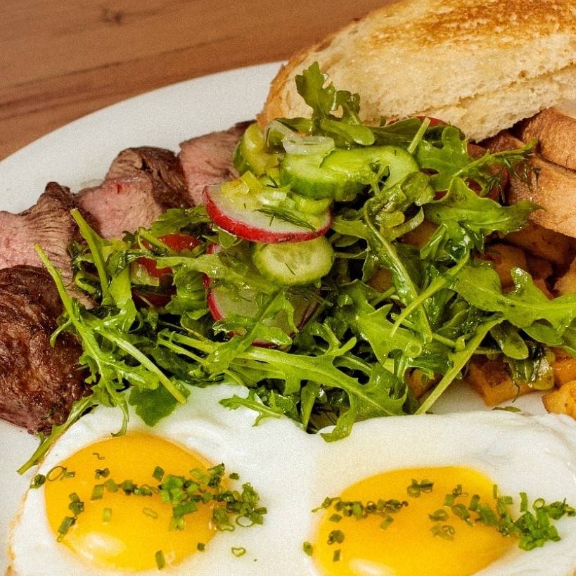 Toast On Bloor | restaurant | 3317 Bloor St W, Etobicoke, ON M8X 1E7, Canada | 4166025568 OR +1 416-602-5568