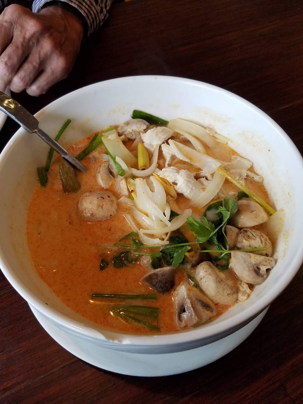 Dangs Thai Kitchen | restaurant | 670 N State St, Lake Oswego, OR 97034, USA | 5036970779 OR +1 503-697-0779