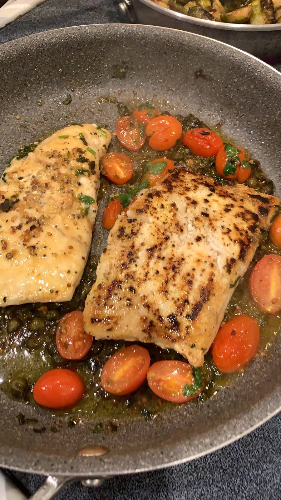 Midnight Train Food Truck | restaurant | 27 Lake Ave, Oak Bluffs, MA 02557, USA | 5085603222 OR +1 508-560-3222