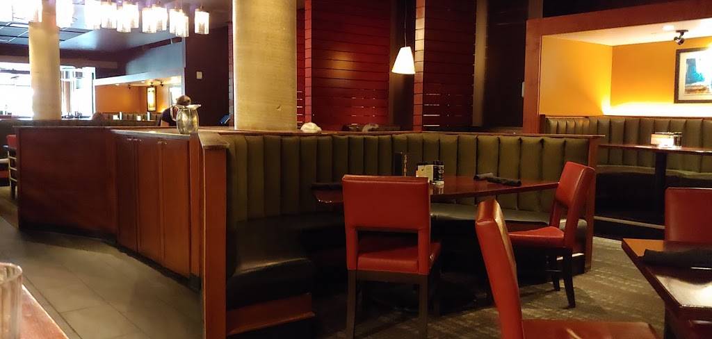 Houlihans Mt. Lebanon | restaurant | 1500 Washington Rd, Pittsburgh, PA 15228, USA | 4123794811 OR +1 412-379-4811