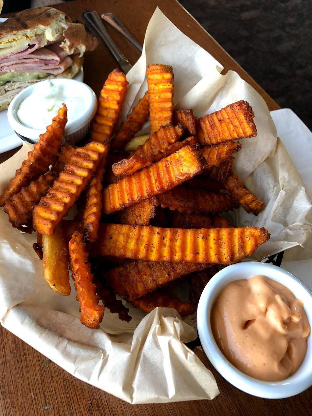 Downtown Joes | restaurant | 902 Main St, Napa, CA 94559, USA | 7072582337 OR +1 707-258-2337