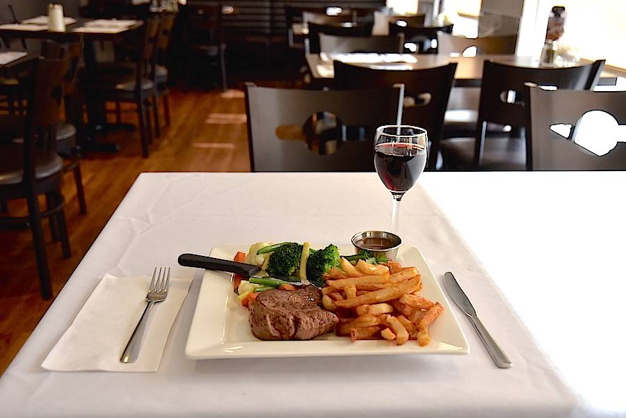 Restaurant Lussier | restaurant | 2005 Rue Saint-Pierre O, Saint-Hyacinthe, QC J2T 1P8, Canada | 4507731464 OR +1 450-773-1464