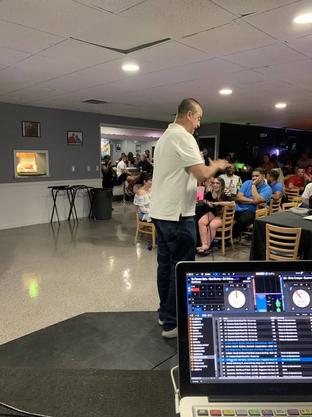 LaughLounge & Restaurant | restaurant | 40 N 7th St, Lebanon, PA 17046, USA | 7172775409 OR +1 717-277-5409