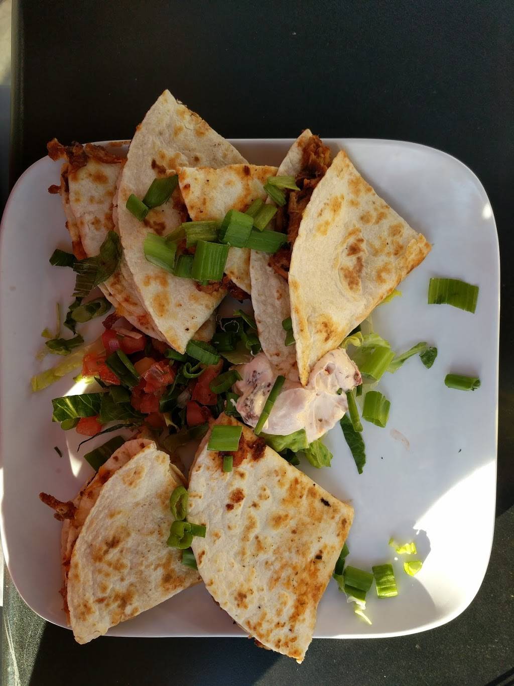 Barrel House | restaurant | 685 Avenue of the Cities Ste 4, Silvis, IL 61282, USA | 3092811427 OR +1 309-281-1427