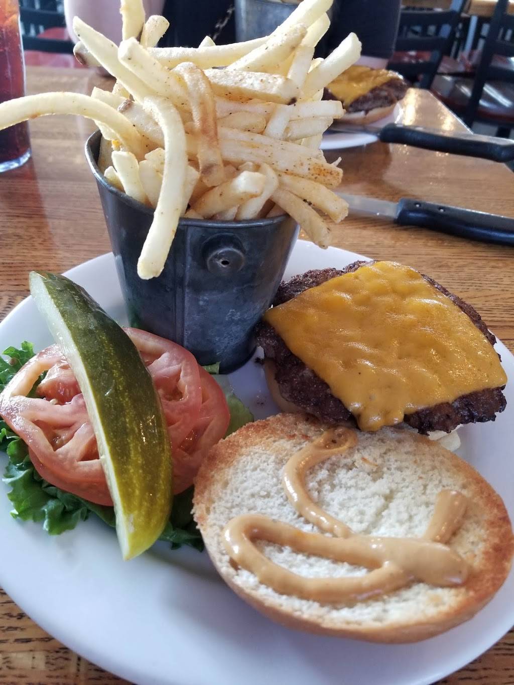 Roadhouse | restaurant | 38412 CA-99, Kingsburg, CA 93631, USA | 5598975433 OR +1 559-897-5433