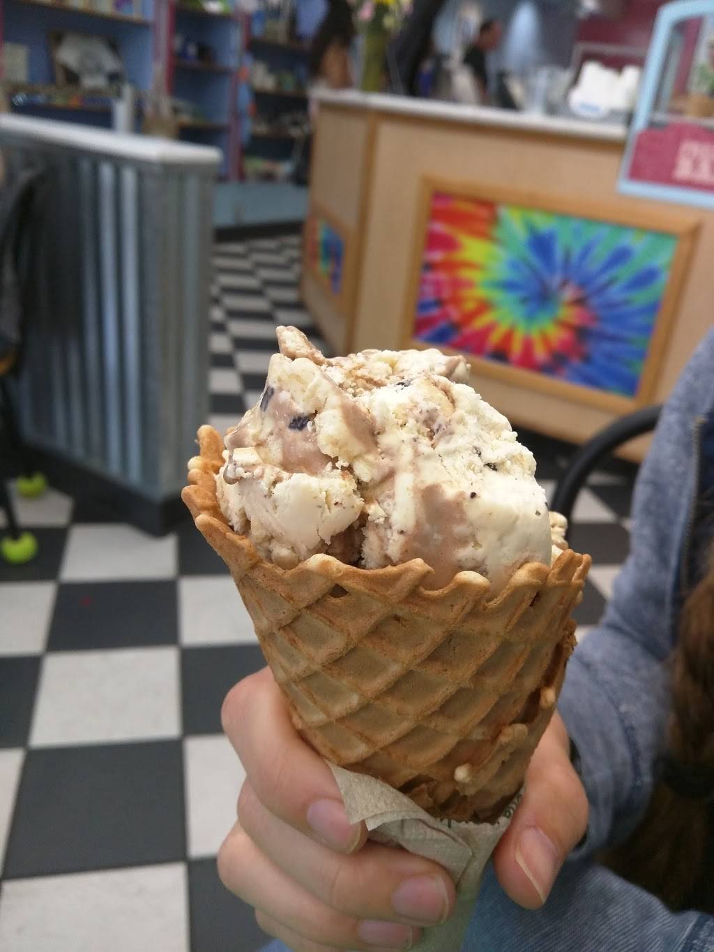 Ben & Jerry’s | bakery | 372A St Armands Cir, Sarasota, FL 34236, USA | 9413885226 OR +1 941-388-5226