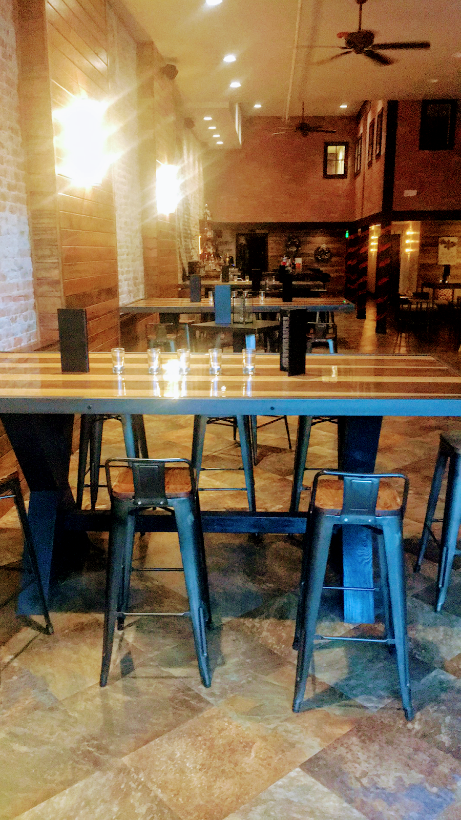 Laylas Bar + Kitchen | night club | 142-B E Woodin Ave, Chelan, WA 98816, USA | 5098880800 OR +1 509-888-0800