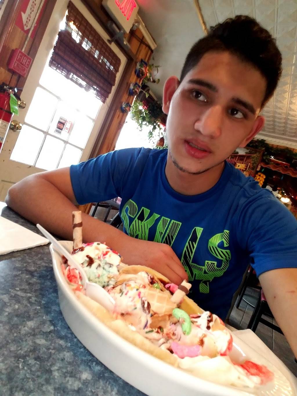 El Mana Restaurant Diner | restaurant | 28 N Main St, Spring Valley, NY 10977, USA | 8452906210 OR +1 845-290-6210