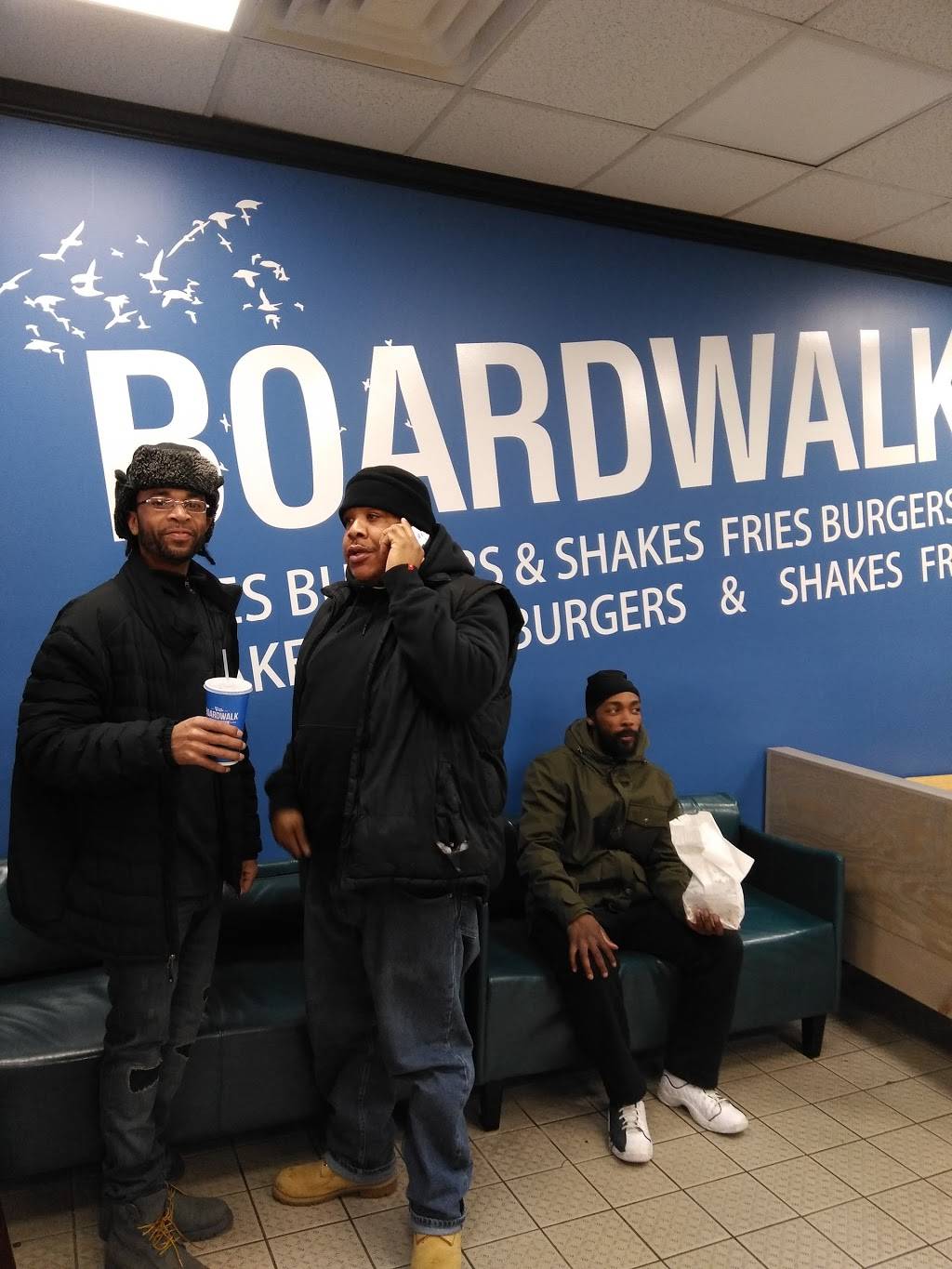 Boardwalk Fresh Burgers and Fries | restaurant | 3238 Donnell Dr, Forestville, MD 20747, USA | 3017351100 OR +1 301-735-1100
