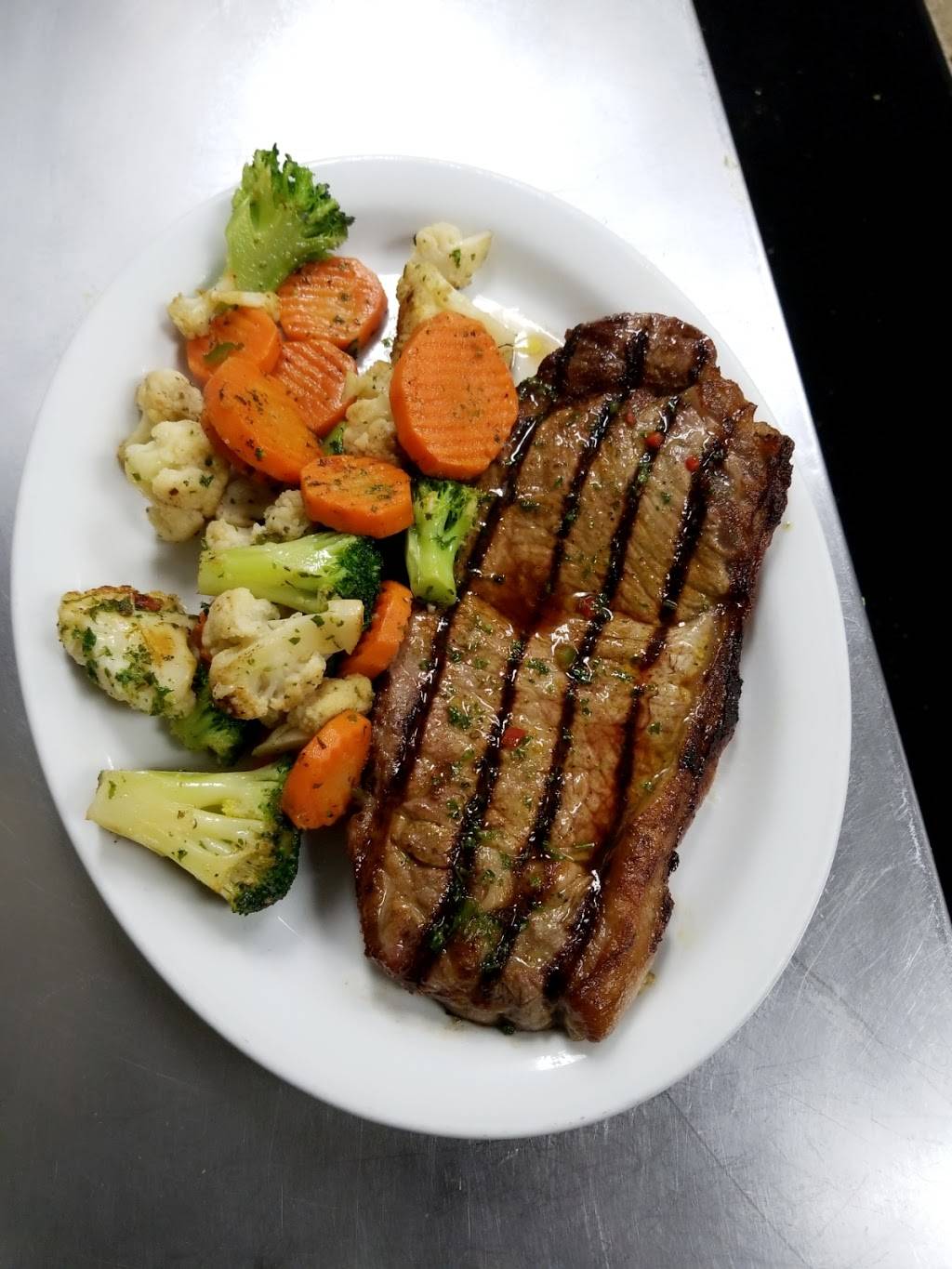 Leos House | restaurant | 7911 W 26th Ave, Hialeah, FL 33016, USA | 7863605652 OR +1 786-360-5652