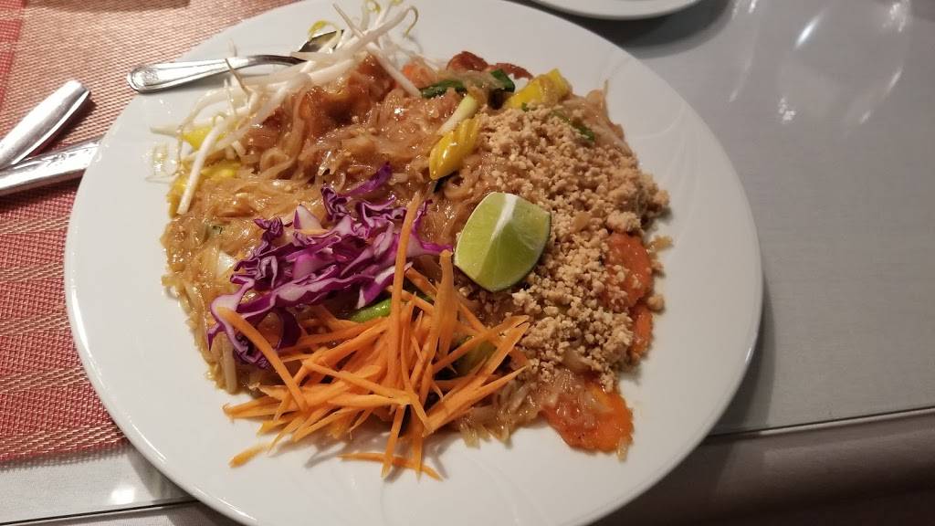 Siam Corner Thai Kitchen & Pho | restaurant | 199 Broad St, Windsor, CT 06095, USA | 8602988082 OR +1 860-298-8082