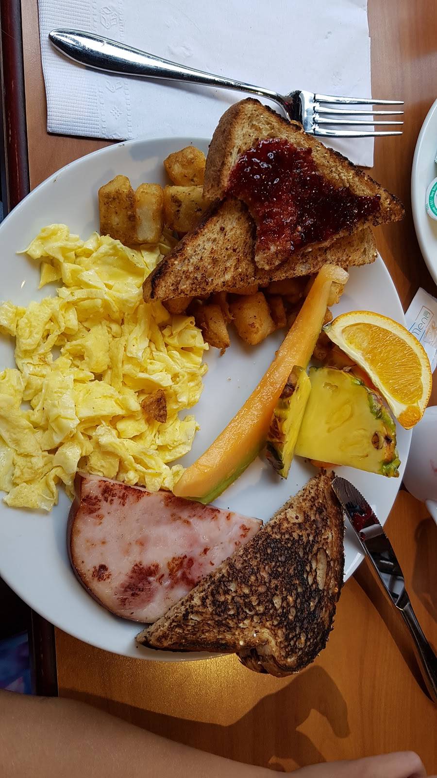 Bistro a LEnvers | restaurant | 3700 Rue du Campanile, Québec, QC G1X 4G6, Canada | 4186585599 OR +1 418-658-5599