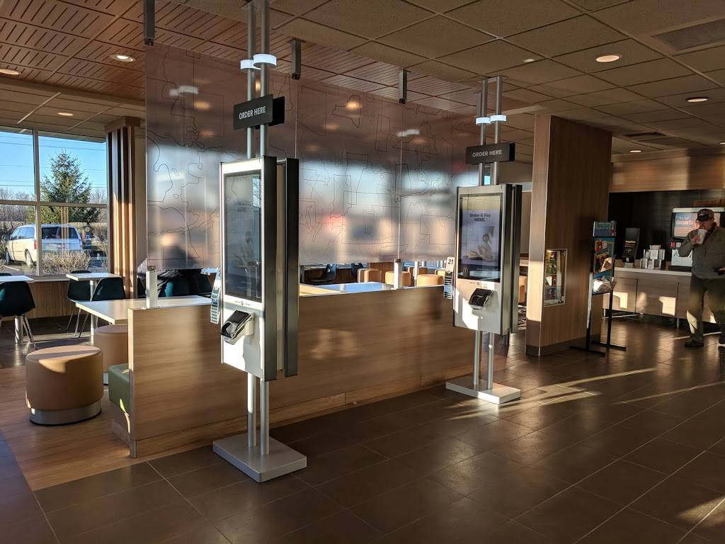 McDonalds | cafe | 17650 Village Center Dr, Noblesville, IN 46062, USA | 3178961081 OR +1 317-896-1081