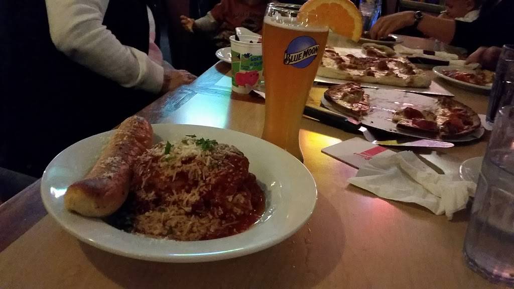 Blue Moon Restaurant | restaurant | 117 S Main St, Lake Mills, WI 53551, USA | 9206483405 OR +1 920-648-3405