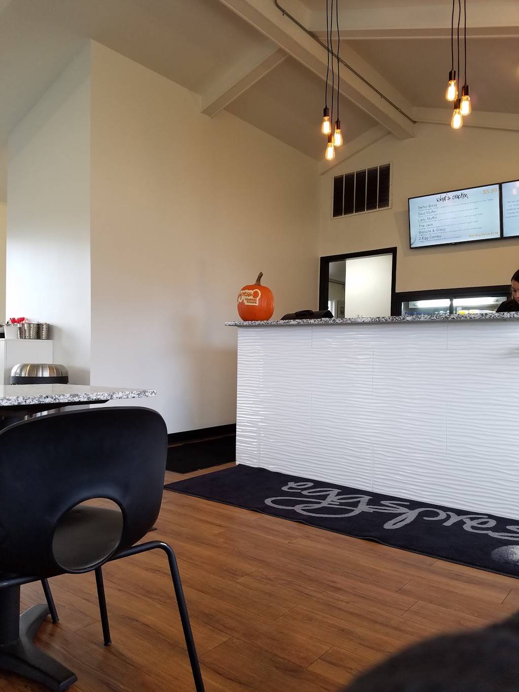 Eggspress | restaurant | 202 E State St, Sycamore, IL 60178, USA | 8159915720 OR +1 815-991-5720