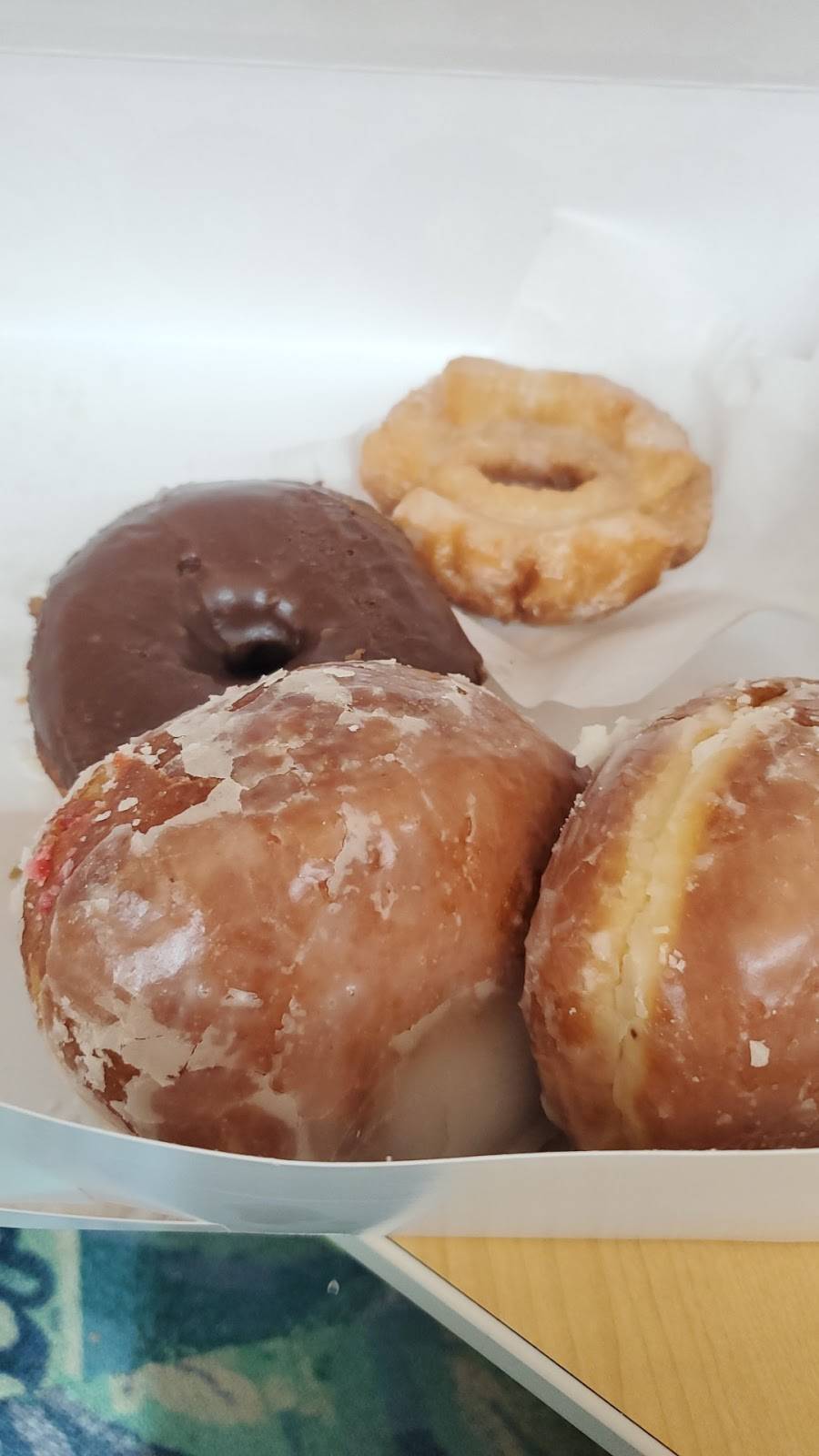 Bizzy Jeans Donuts | bakery | 1811 Pioneer Pkwy E, Springfield, OR 97477, USA | 4582058611 OR +1 458-205-8611