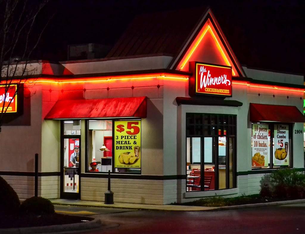 Mrs Winners Chicken & Biscuits | restaurant | 2904 Randleman Rd, Greensboro, NC 27406, USA | 3365743140 OR +1 336-574-3140