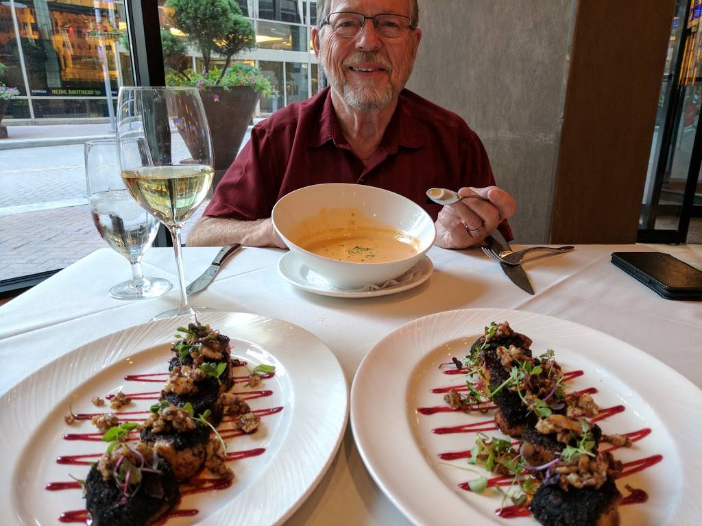 Eddie Merlots Prime Aged Beef & Seafood | restaurant | 455 South 4th Street #102 4th Street and, W Muhammad Ali Blvd, Louisville, KY 40202, USA | 5025843266 OR +1 502-584-3266