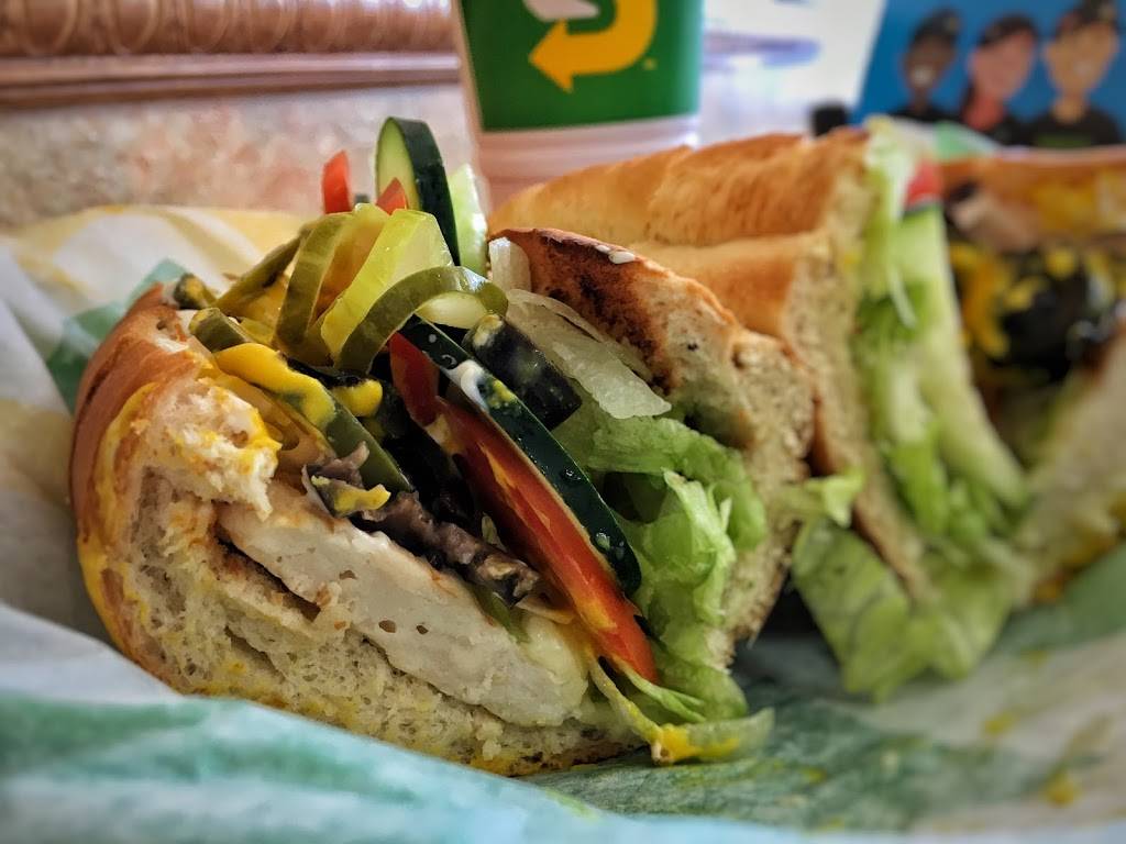 Subway | restaurant | 2689 Cochran St, Simi Valley, CA 93065, USA | 8055810406 OR +1 805-581-0406