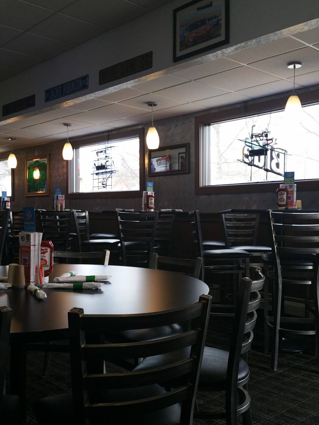 Legends Bar & Grille | restaurant | 229 Oakwood Ave, Elmira Heights, NY 14903, USA | 6077330074 OR +1 607-733-0074