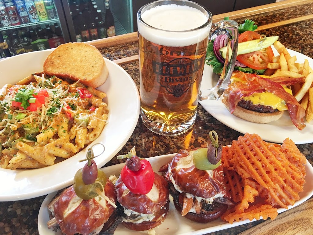 Sandbar & Grill at Divots | restaurant | 4200 W Norfolk Ave, Norfolk, NE 68701, USA | 4028442985 OR +1 402-844-2985