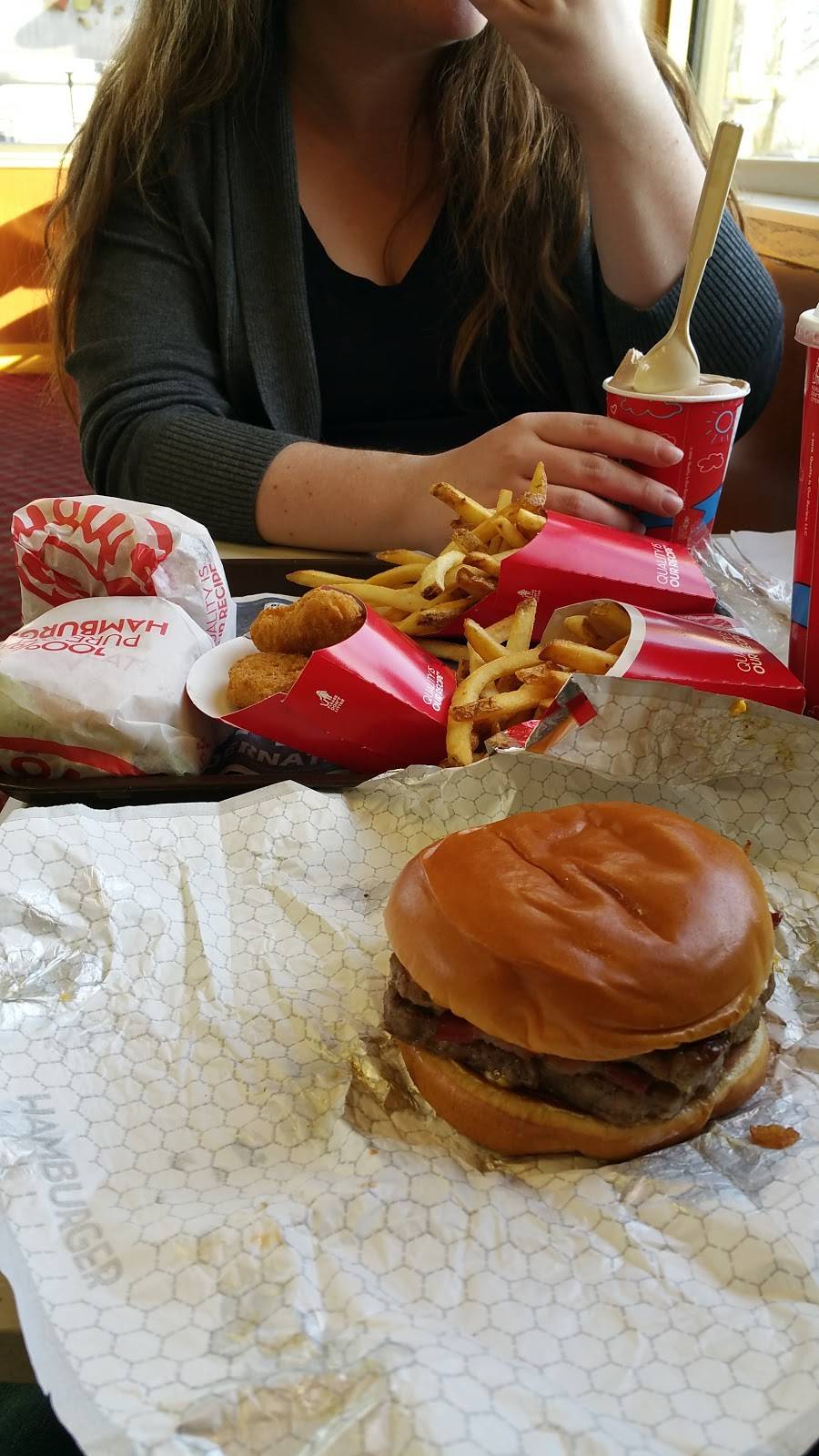 Wendys | restaurant | 3541 S Meridian Ave, Wichita, KS 67217, USA | 3169435600 OR +1 316-943-5600