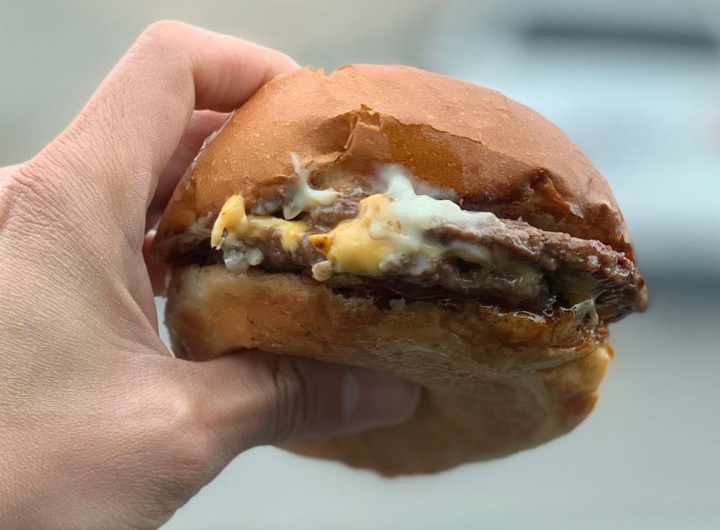 Swensons (North Olmsted) Drive-In Restaurants | restaurant | 27175 Lorain Rd, North Olmsted, OH 44070, USA | 2162901934 OR +1 216-290-1934