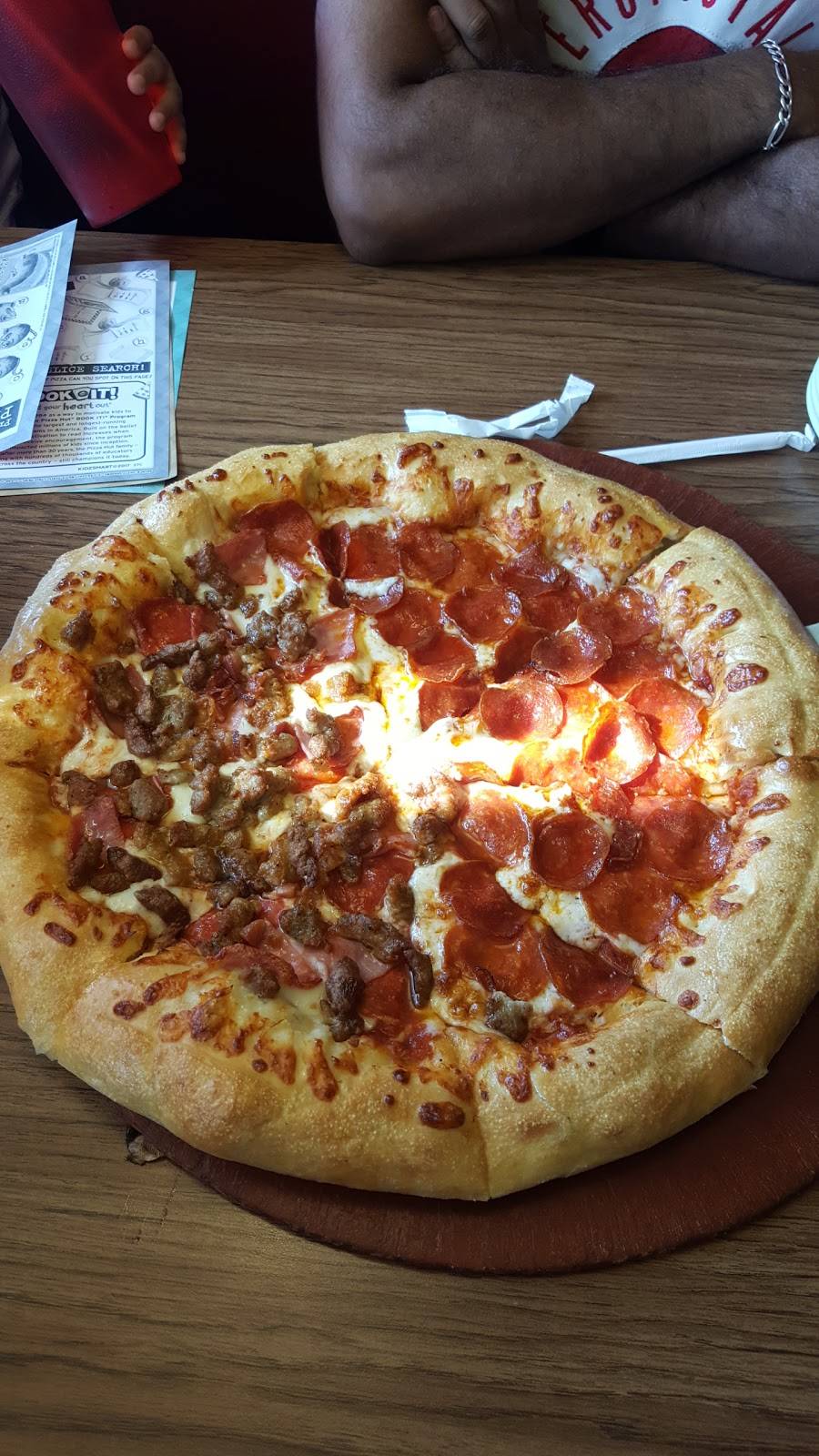 Pizza Hut | restaurant | 4339 U.S. 9, Freehold, NJ 07728, USA | 7327802288 OR +1 732-780-2288