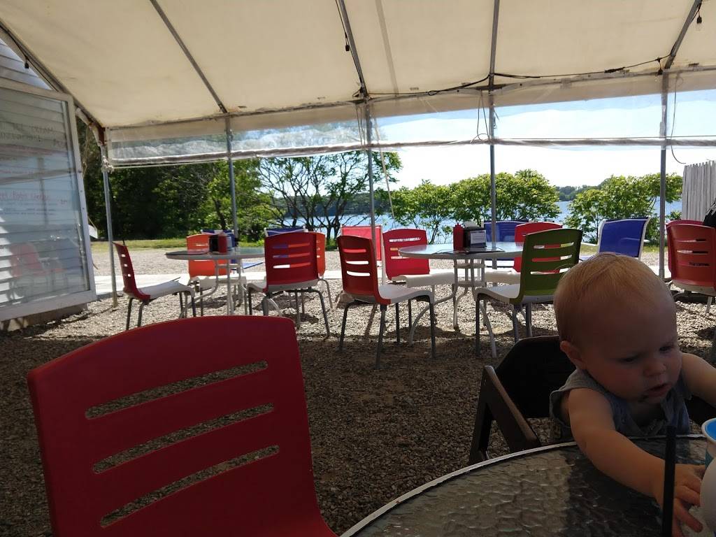 Lexies Landing | restaurant | 61 Beane Ln, Newington, NH 03805, USA | 6038154181 OR +1 603-815-4181